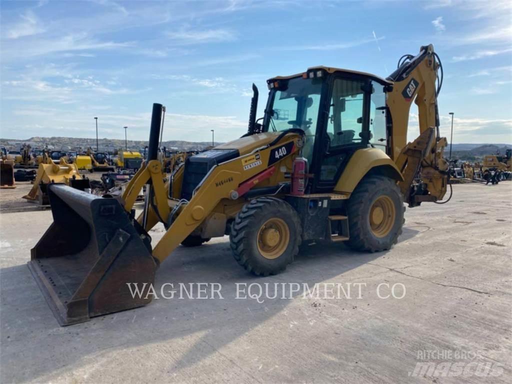 CAT 440 Tractopelle