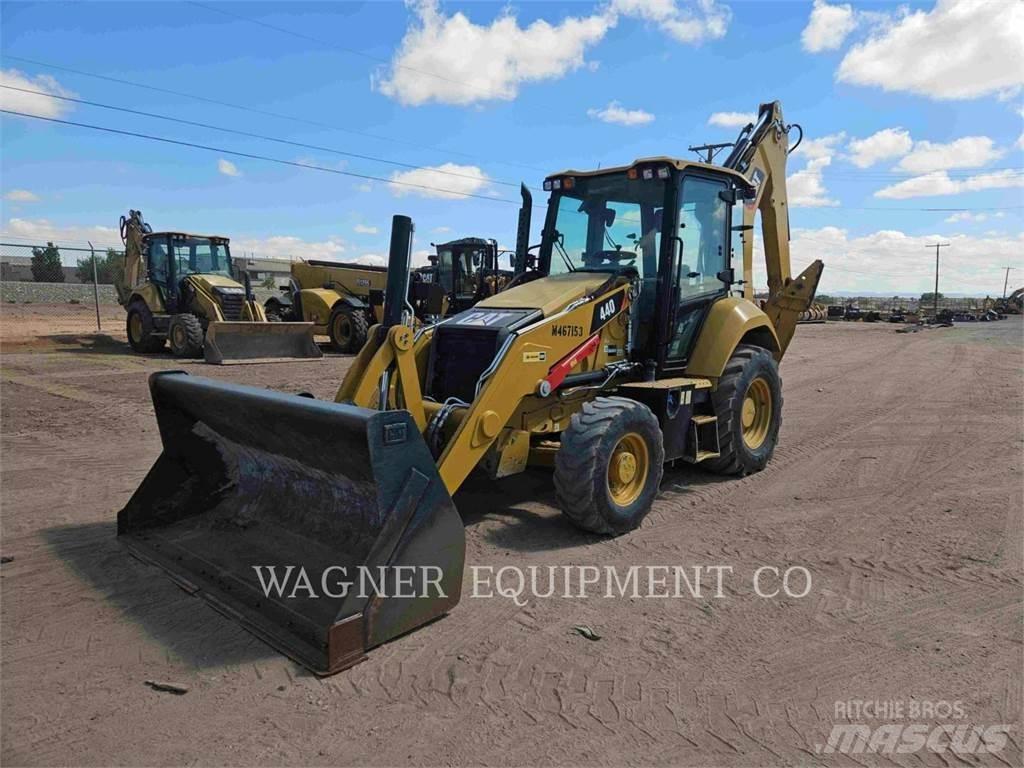 CAT 440 Tractopelle