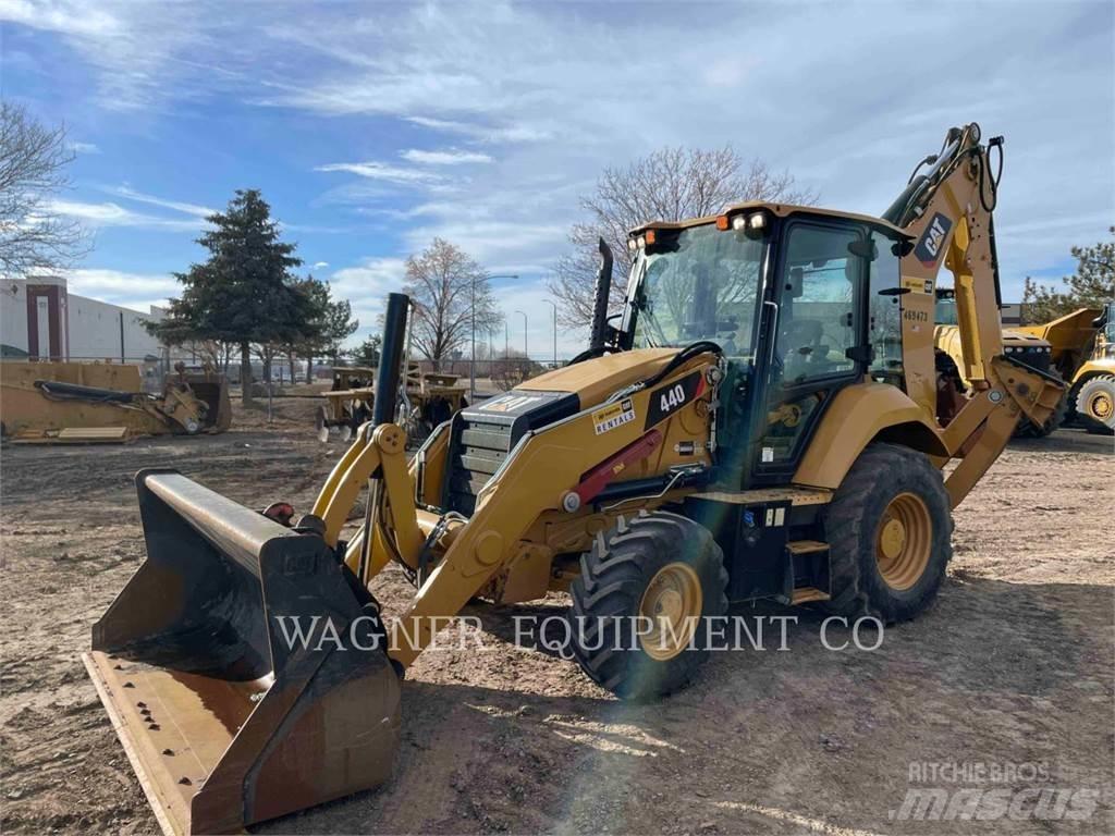 CAT 440 Tractopelle