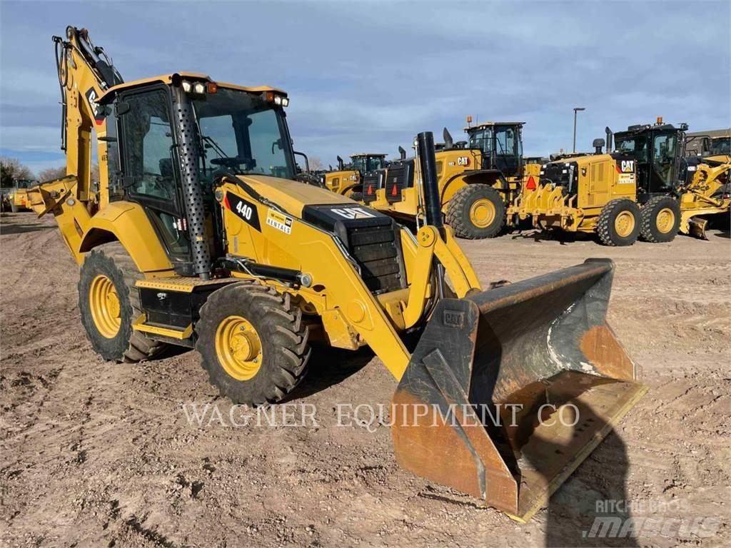 CAT 440 Tractopelle