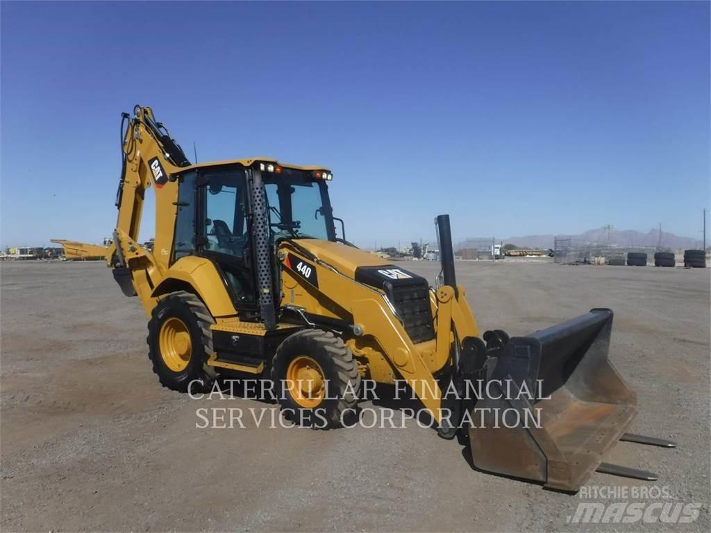 CAT 440-07 Tractopelle
