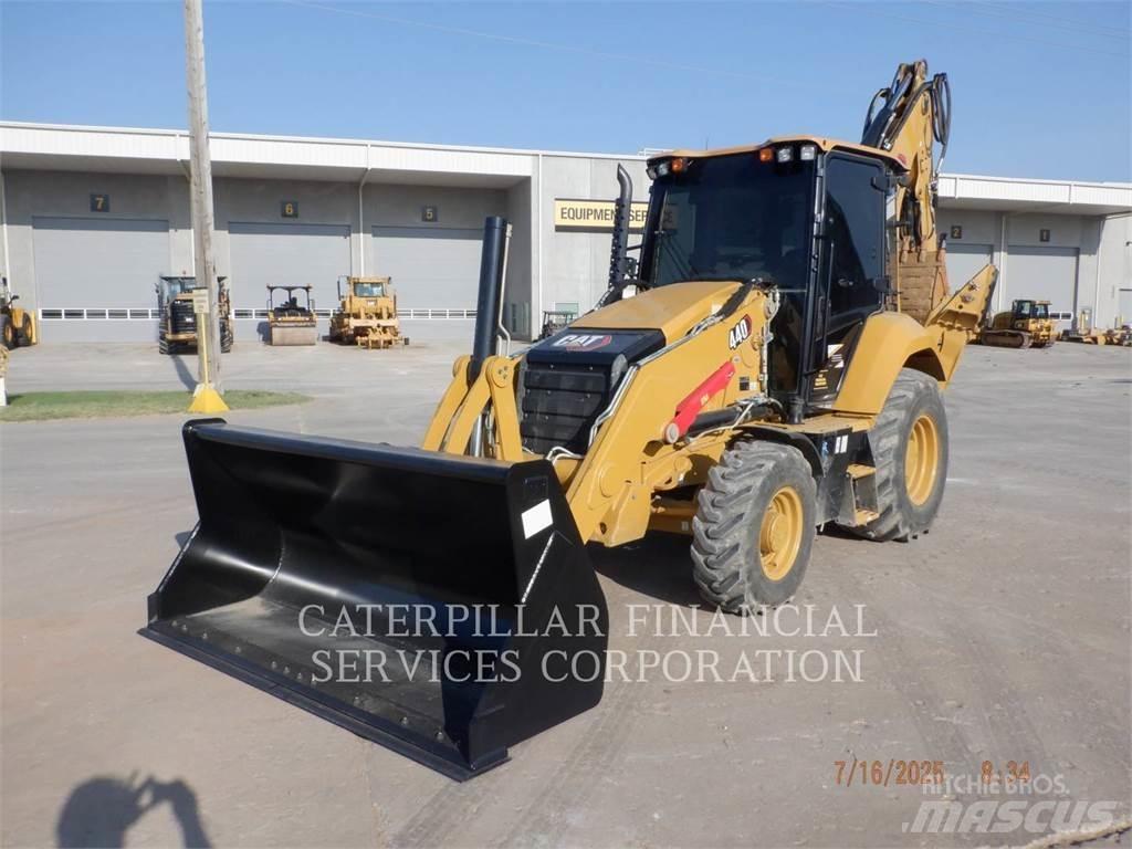 CAT 440-07 Tractopelle