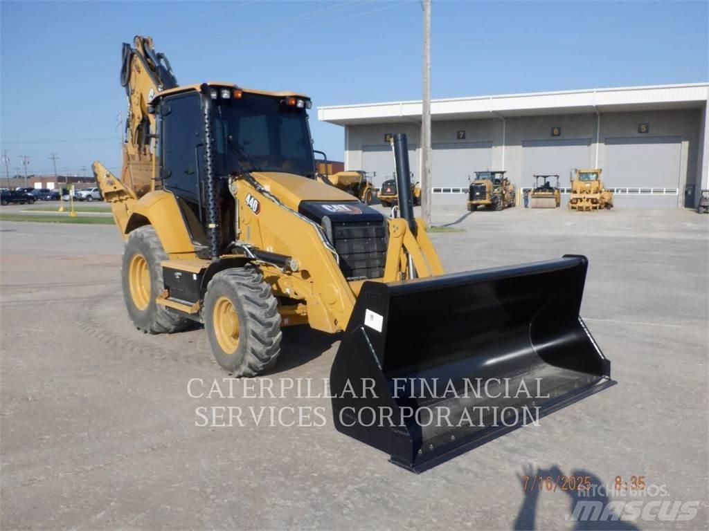 CAT 440-07 Tractopelle