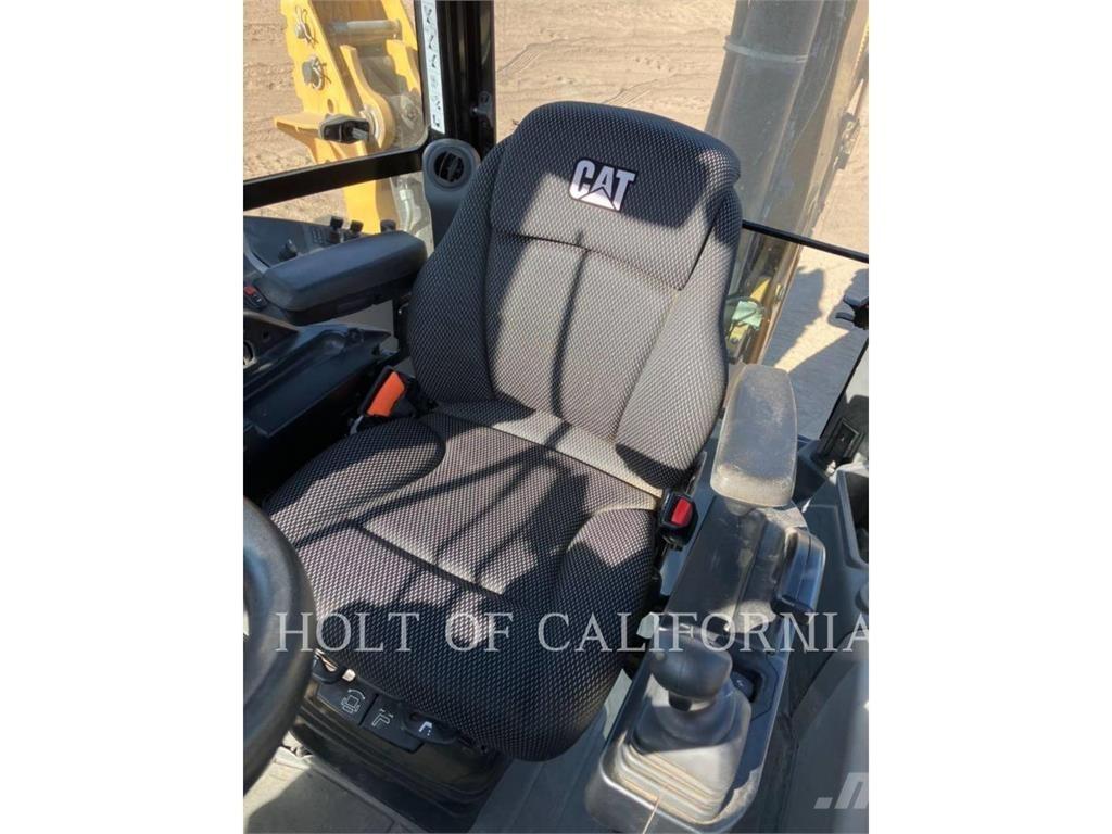 CAT 440-07 Tractopelle