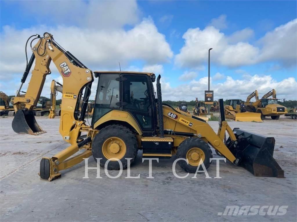 CAT 440 C4E Tractopelle