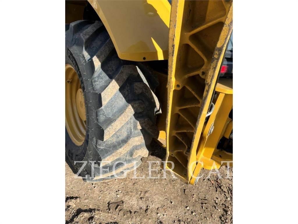 CAT 440IT Tractopelle