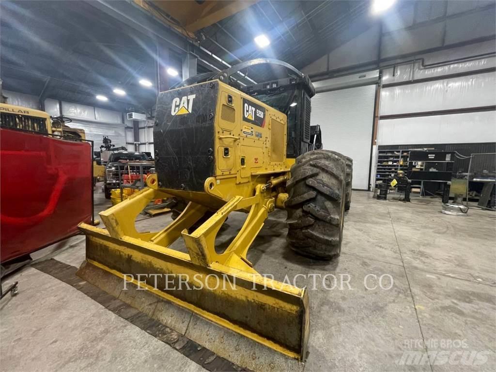 CAT 525D Débusqueur