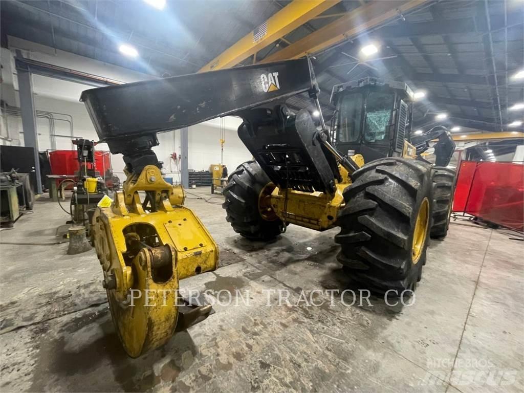 CAT 525D Débusqueur
