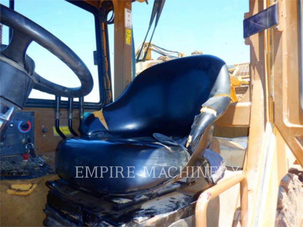 CAT 613C Scraper