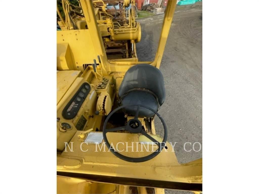 CAT 615 Scraper