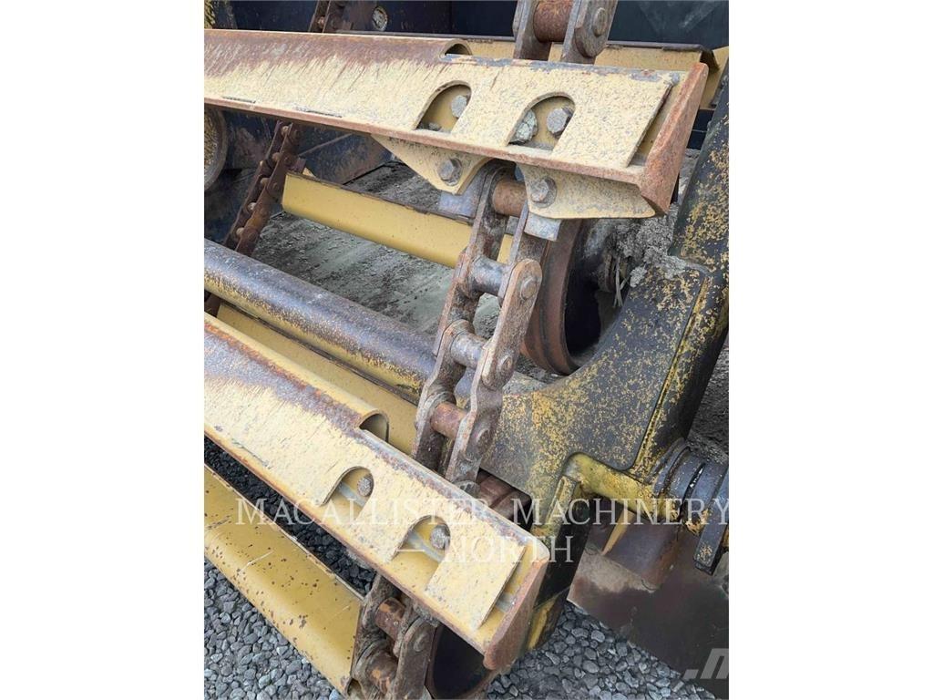 CAT 615C Scraper