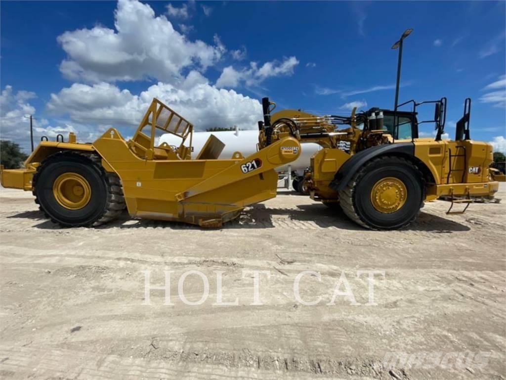 CAT 621 Scraper