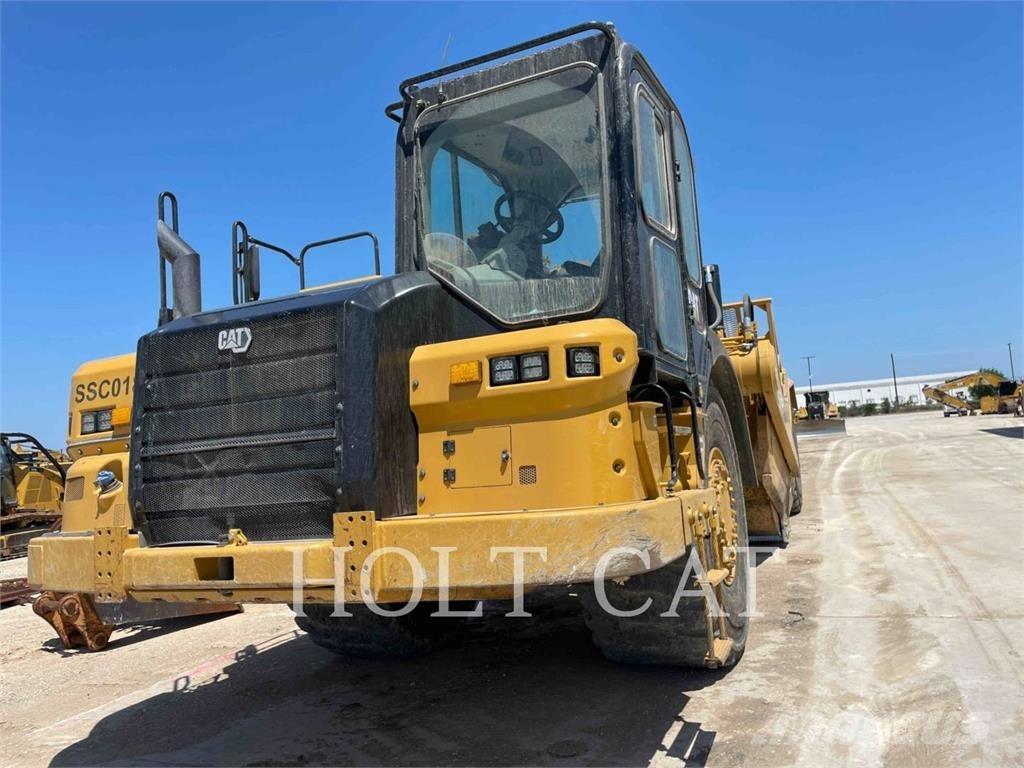 CAT 621 Scraper