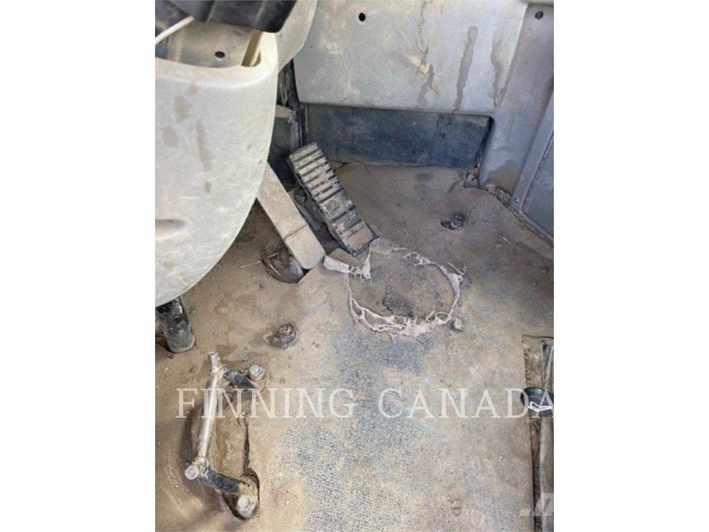 CAT 621G Scraper
