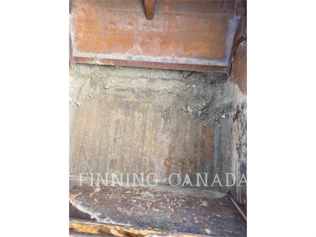 CAT 621G Scraper