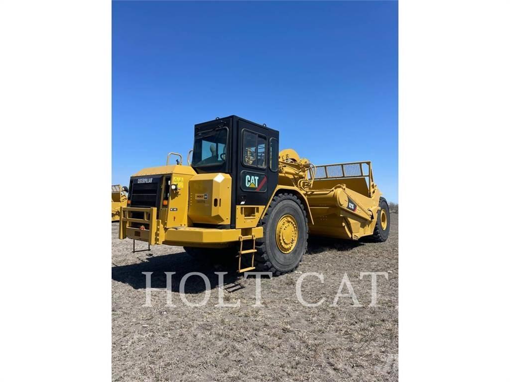 CAT 621G Scraper