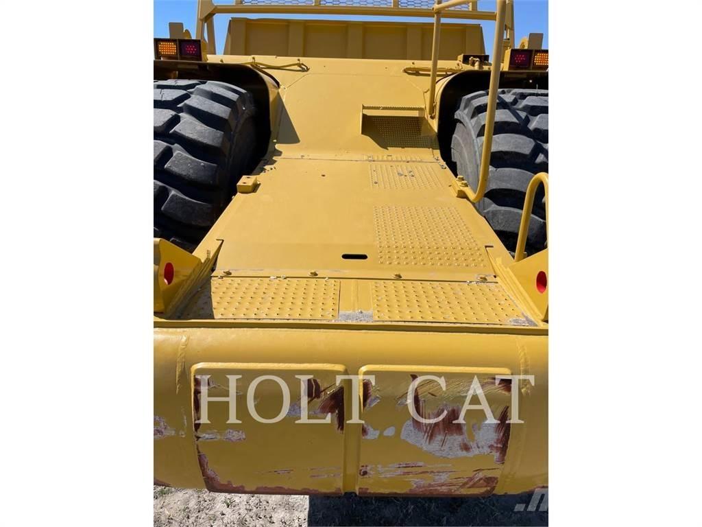 CAT 621G Scraper