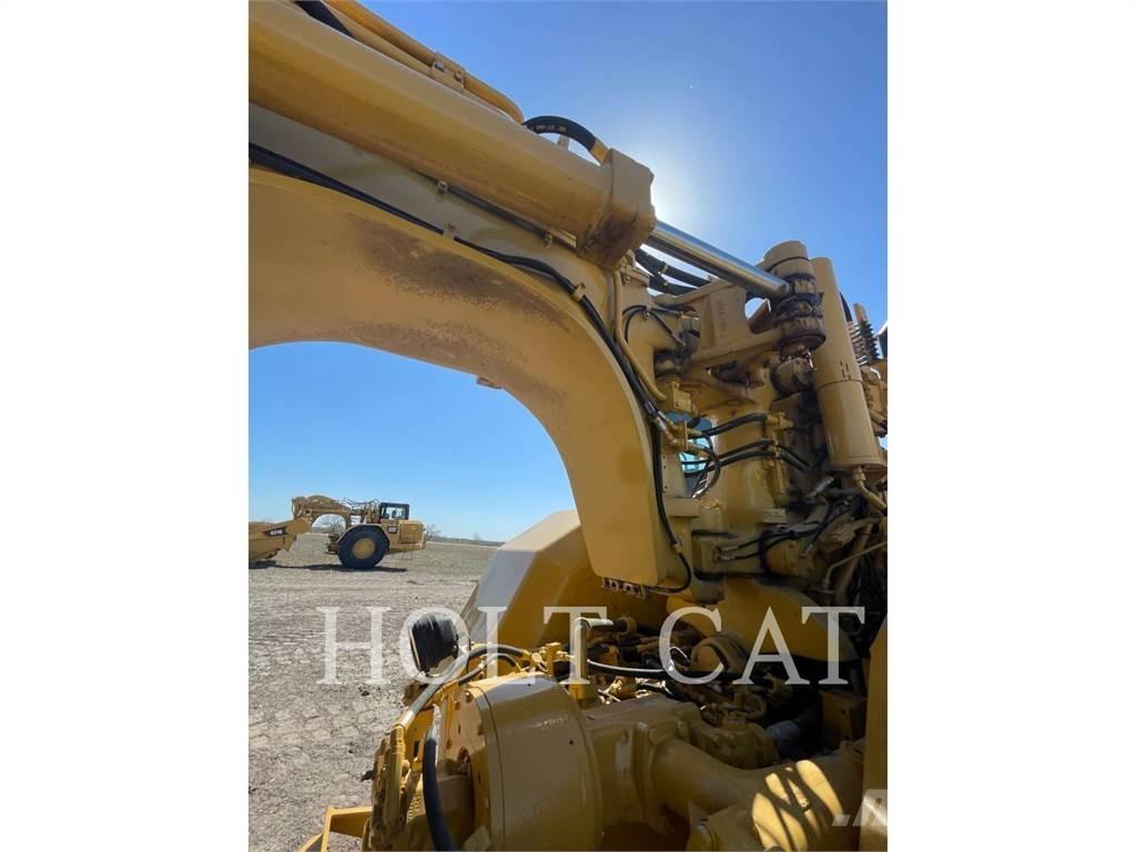 CAT 621G Scraper