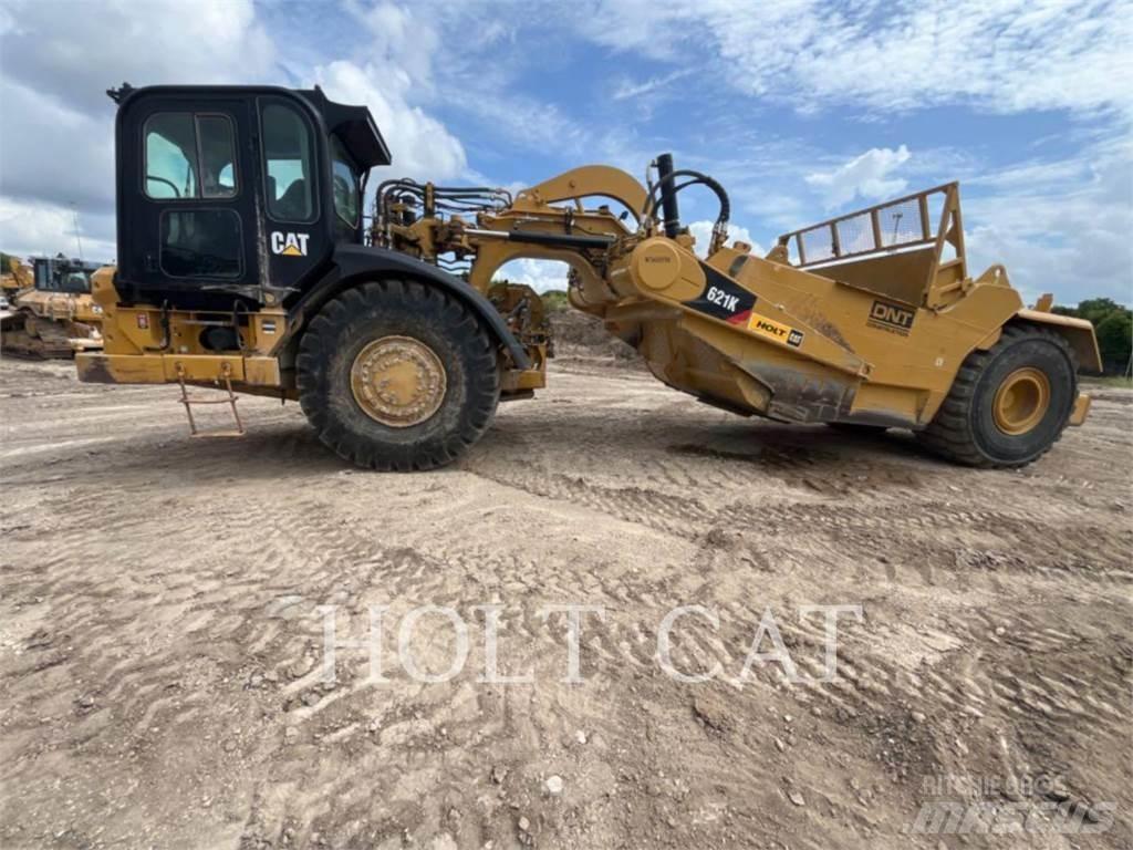 CAT 621K Scraper