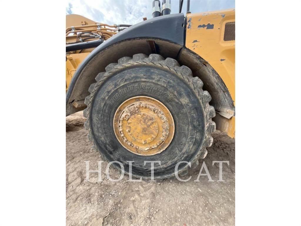 CAT 621K Scraper