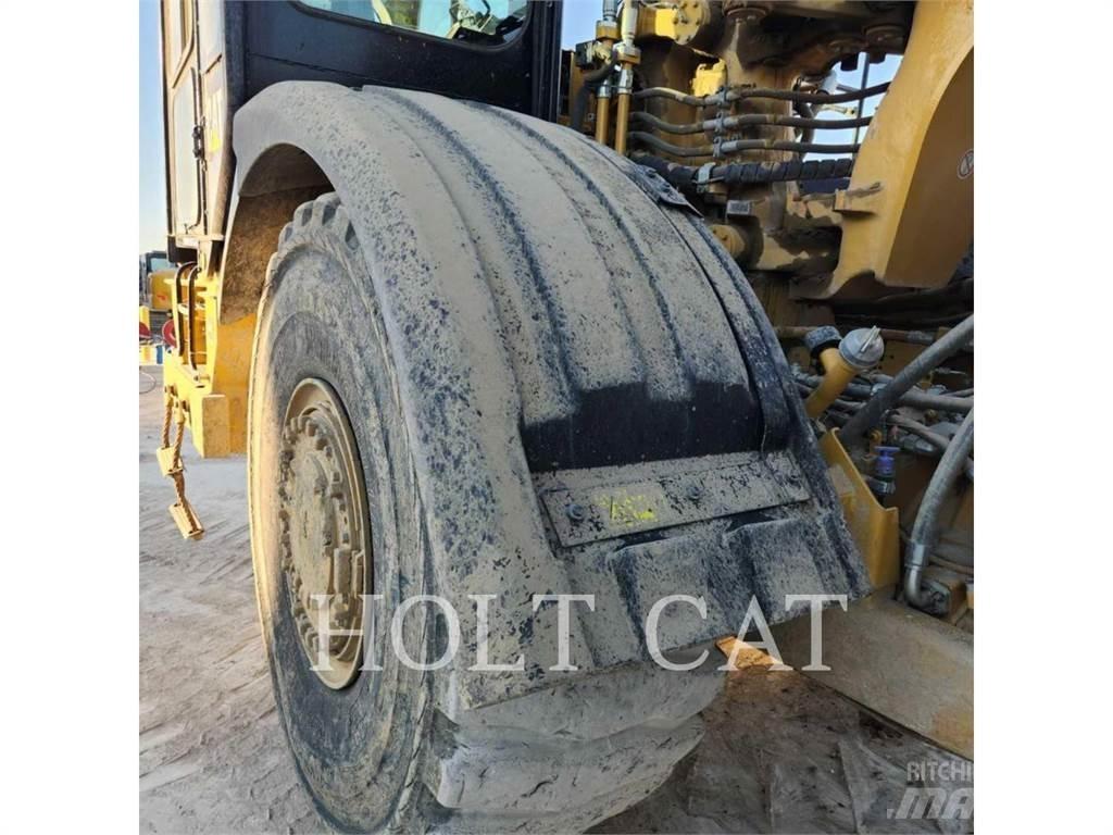 CAT 621K Scraper