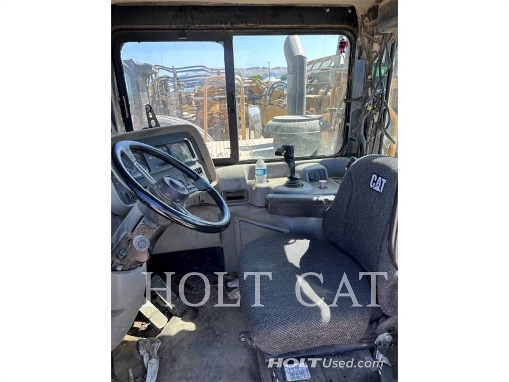 CAT 623G Scraper