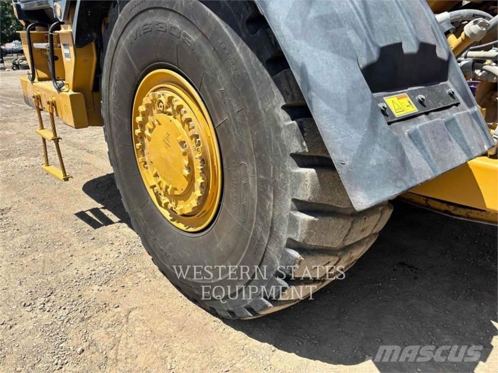 CAT 623K Scraper