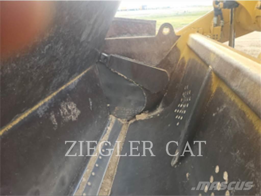 CAT 627K Scraper