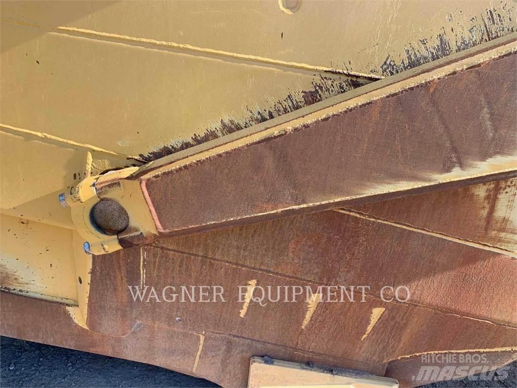 CAT 627K Scraper