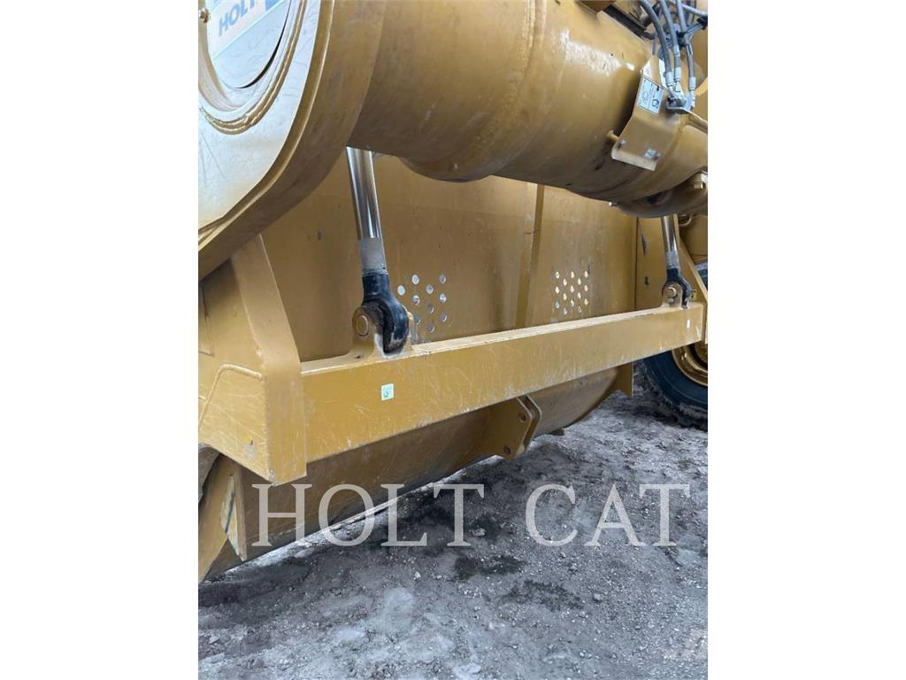 CAT 631 Scraper