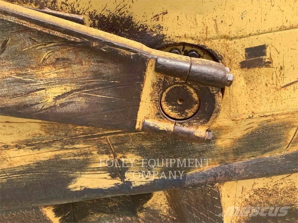 CAT 631D Scraper