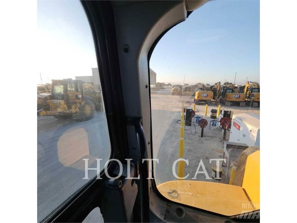 CAT 631K Scraper