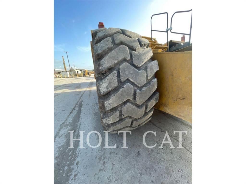 CAT 631K Scraper