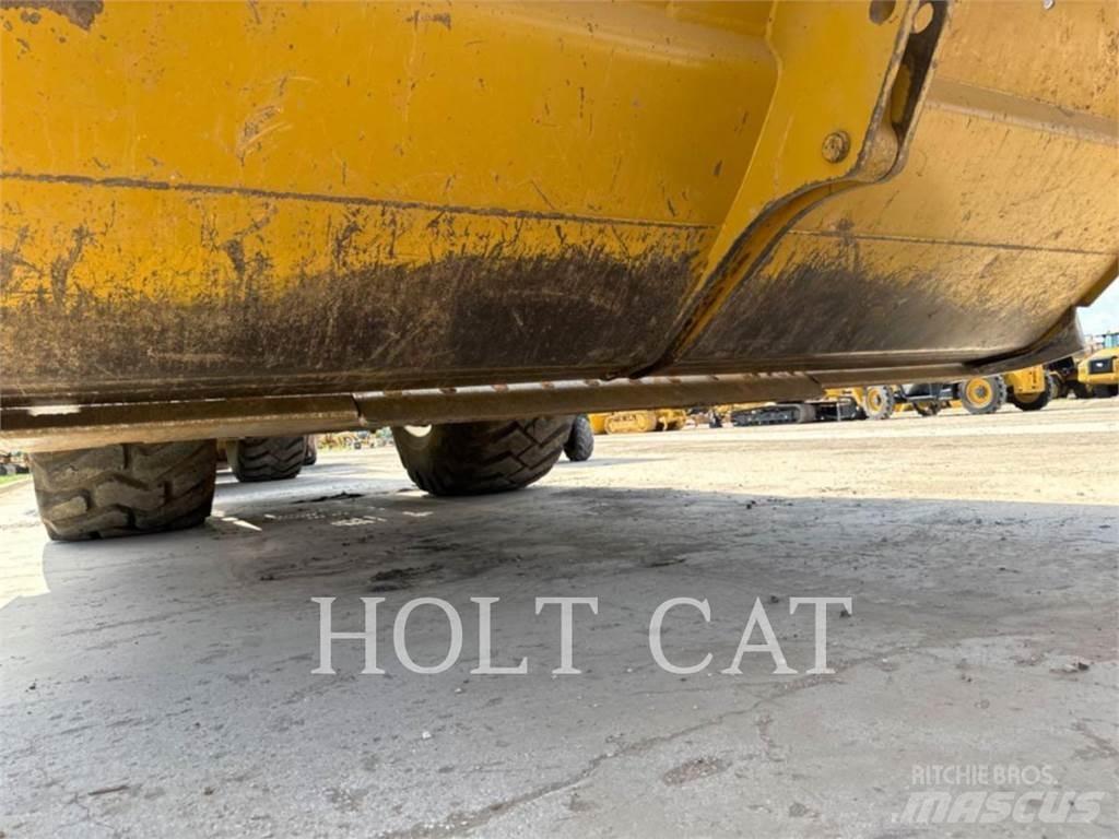 CAT 631K Scraper
