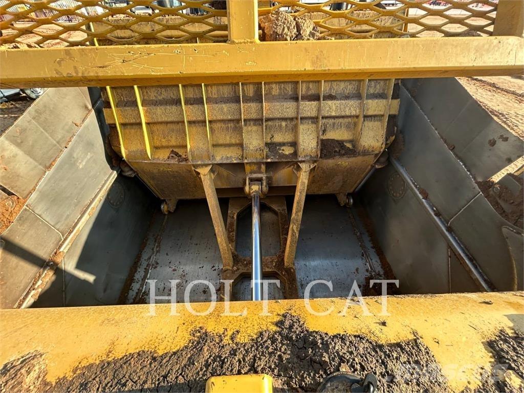 CAT 631K Scraper