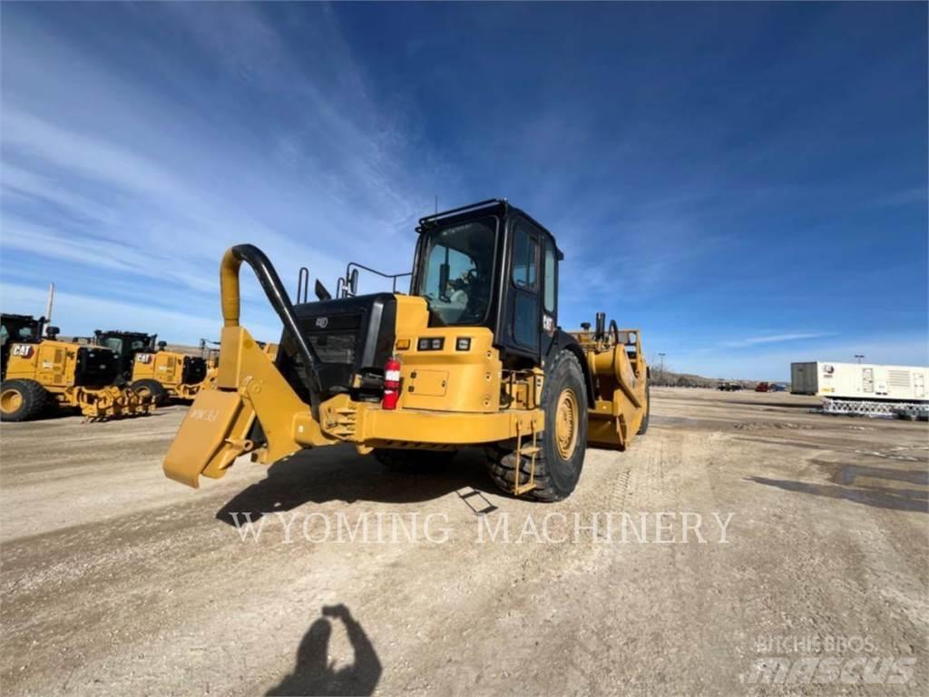 CAT 637 Scraper