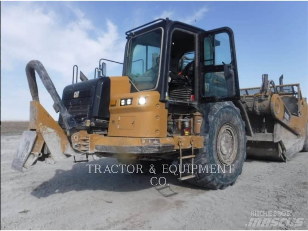 CAT 637K Scraper