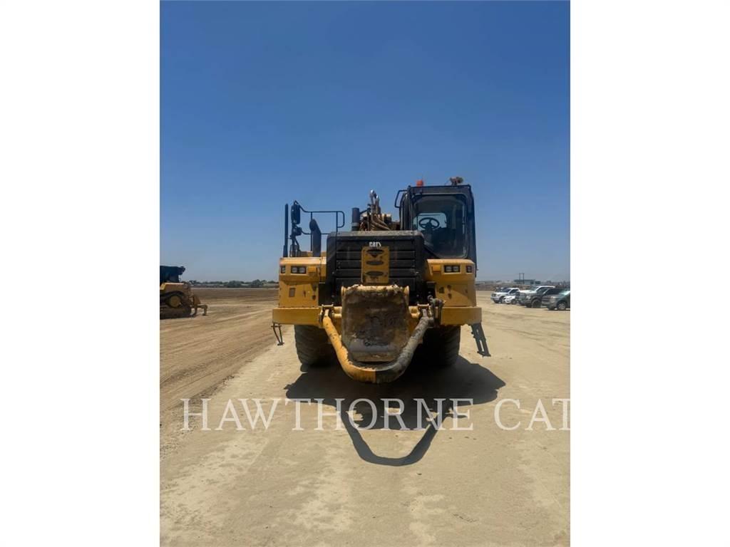 CAT 657 Scraper