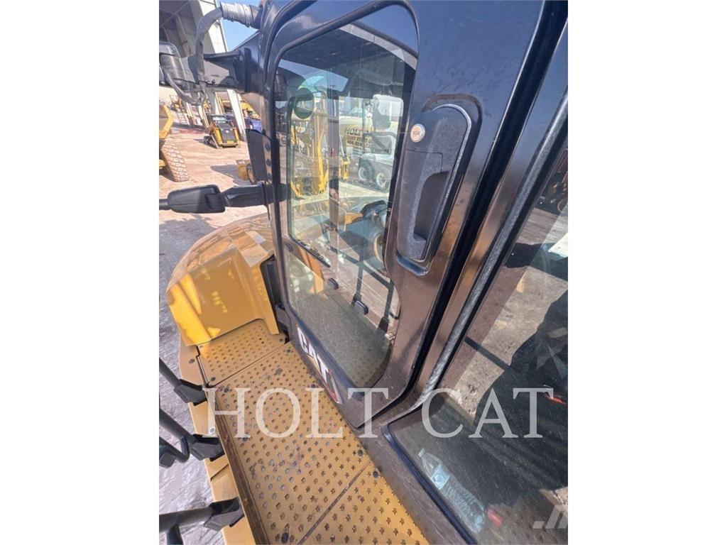 CAT 725 Tombereau articulé