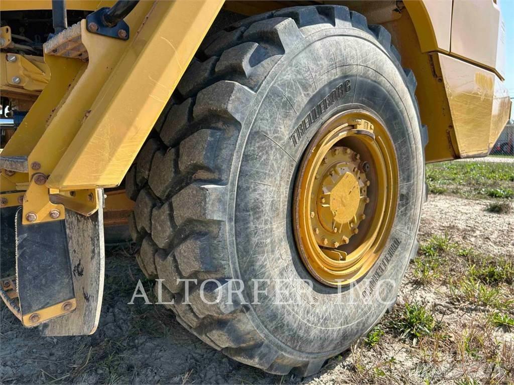CAT 725C2 Tombereau articulé