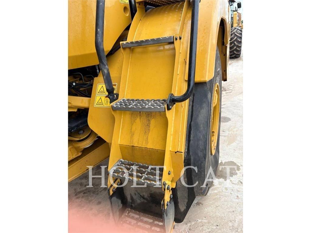 CAT 730 Tombereau articulé