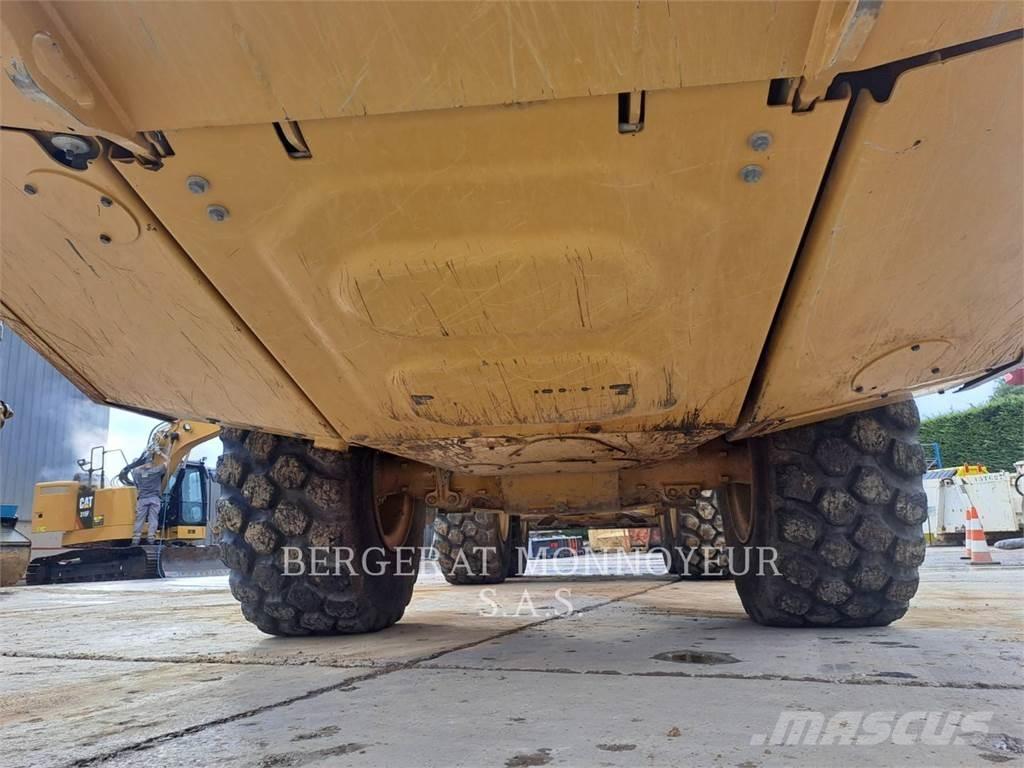 CAT 730 Tombereau articulé