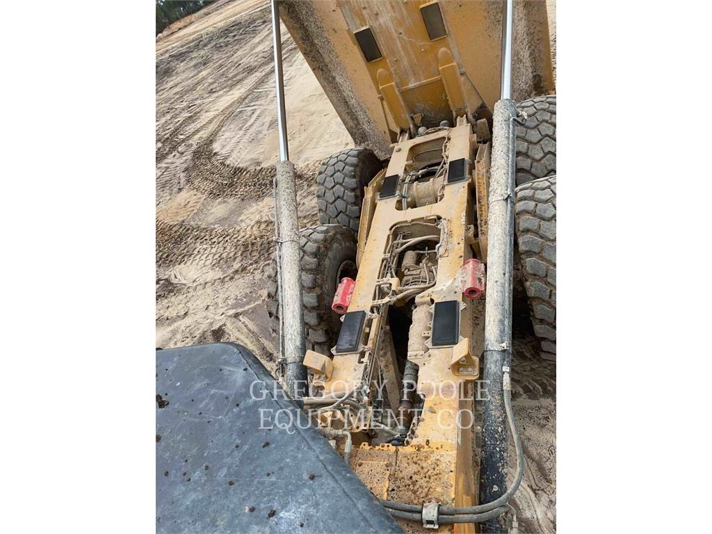 CAT 73004 Tombereau articulé