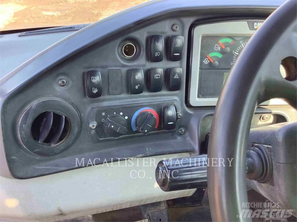 CAT 735C Tombereau articulé