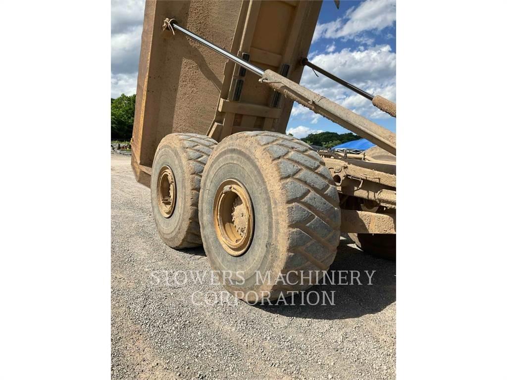 CAT 740B Tombereau articulé
