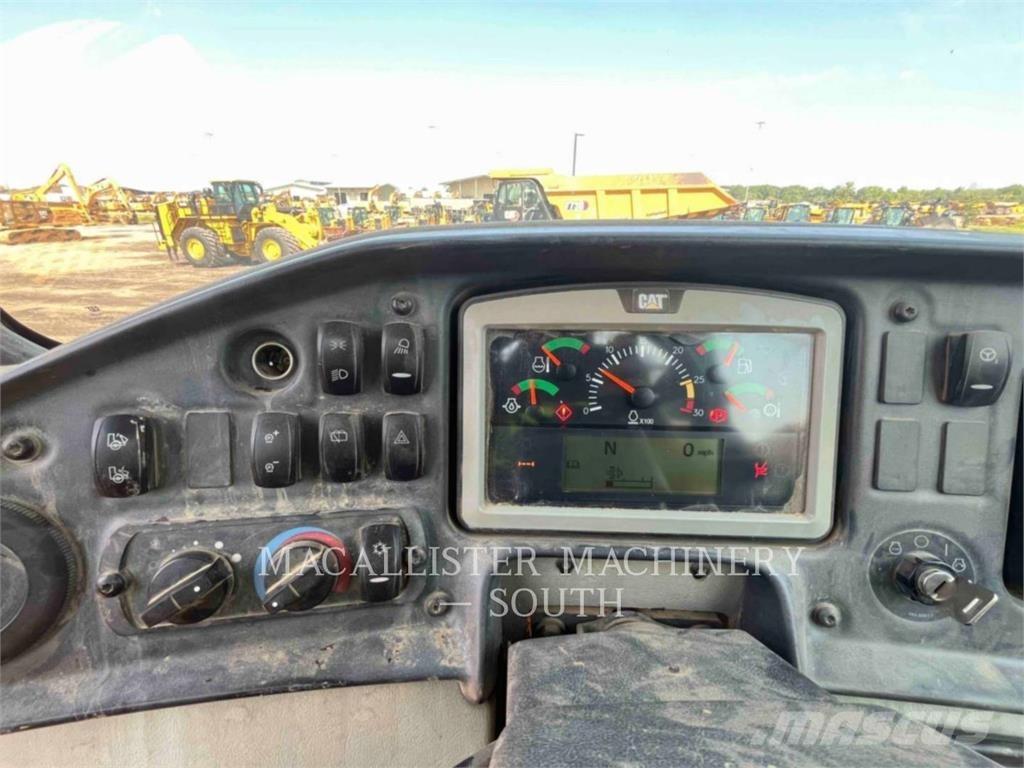 CAT 740B Tombereau articulé