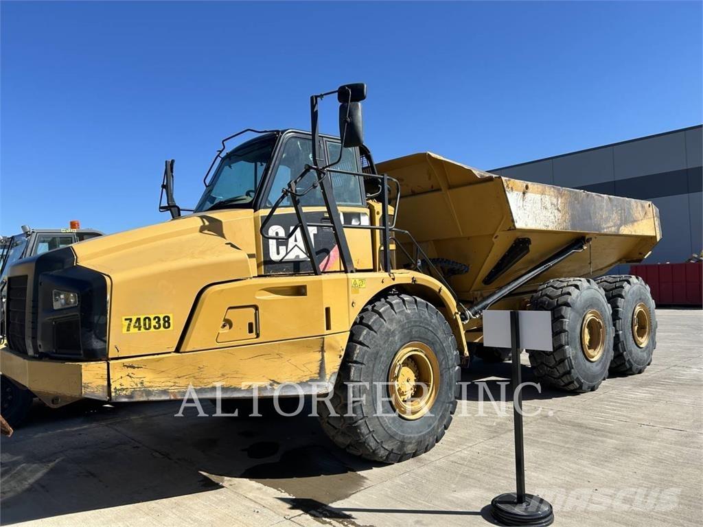 CAT 740B Tombereau articulé