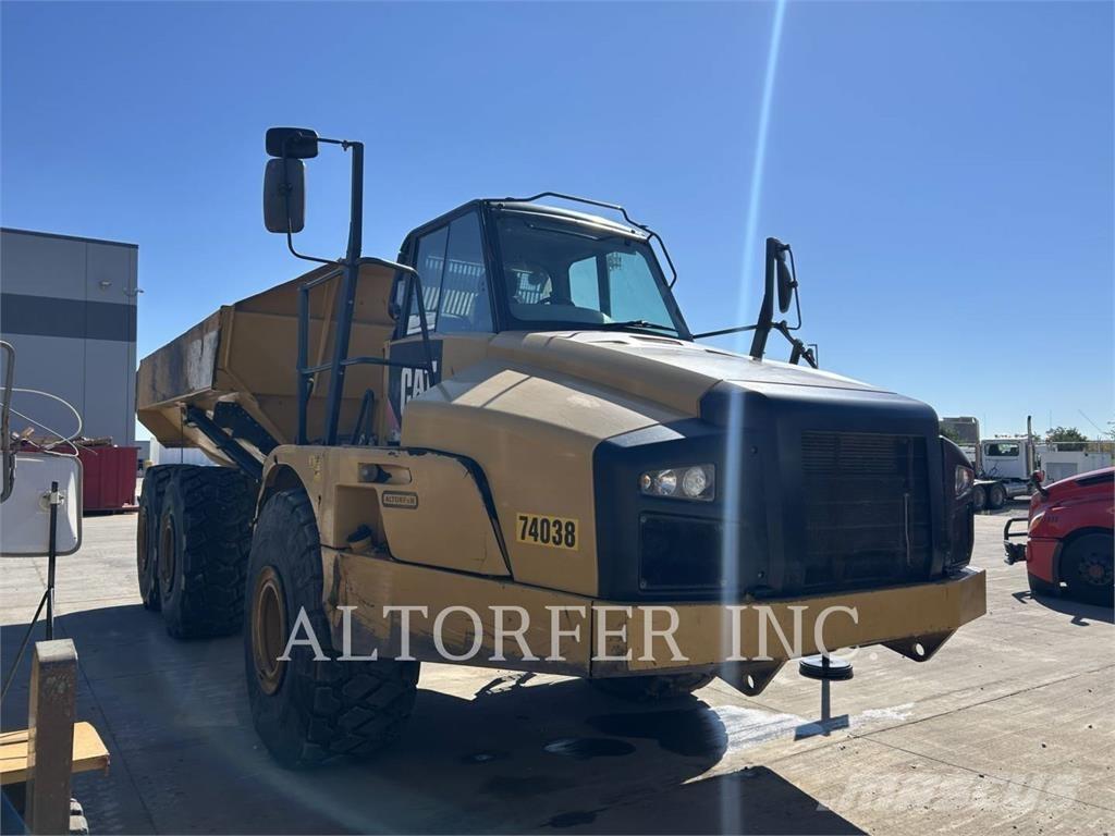 CAT 740B Tombereau articulé