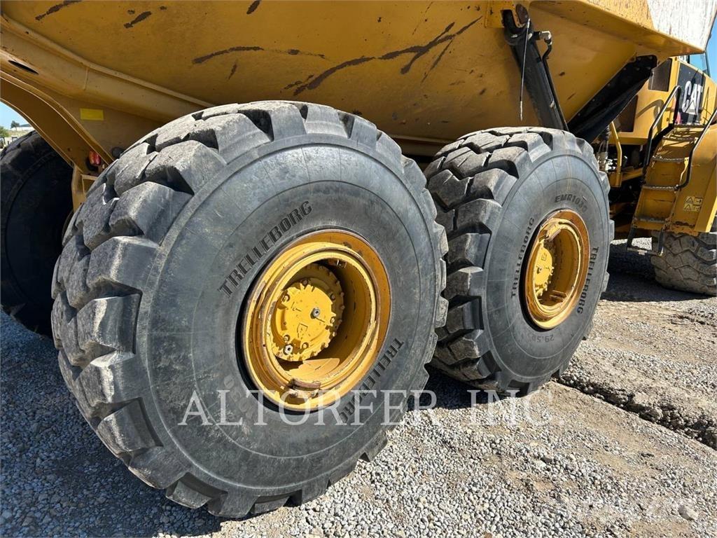 CAT 740B Tombereau articulé