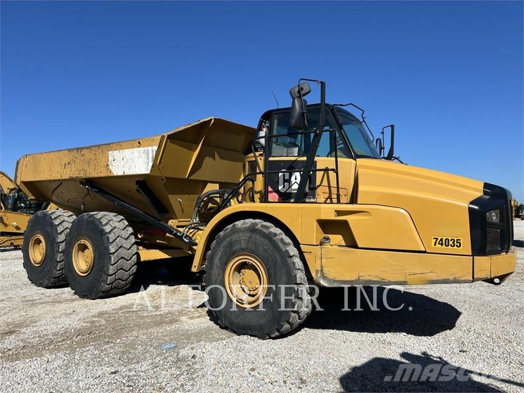 CAT 740B Tombereau articulé